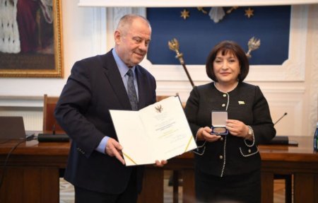 Sahibə Qafarova Varşava Universitetinin Fəxri diplomu və medalı ilə təltif olundu