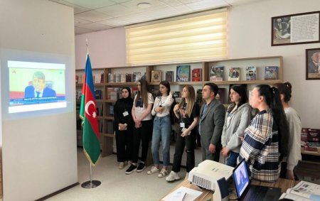 BDU tələbələri Kitab və Müəlliflik Hüququ Gününə həsr olunmuş sərgidə iştirak ediblər - FOTO