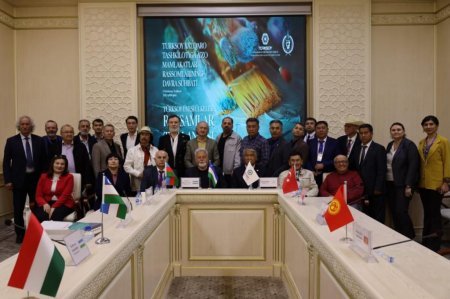 Sakit Məmmədov Özbəkistan Rəssamlıq Akademiyasının qızıl medalı ilə təltif edilib - FOTO