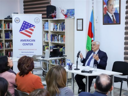 ADU-da akademik Kamal Abdullanın elmi seminarı keçirilib