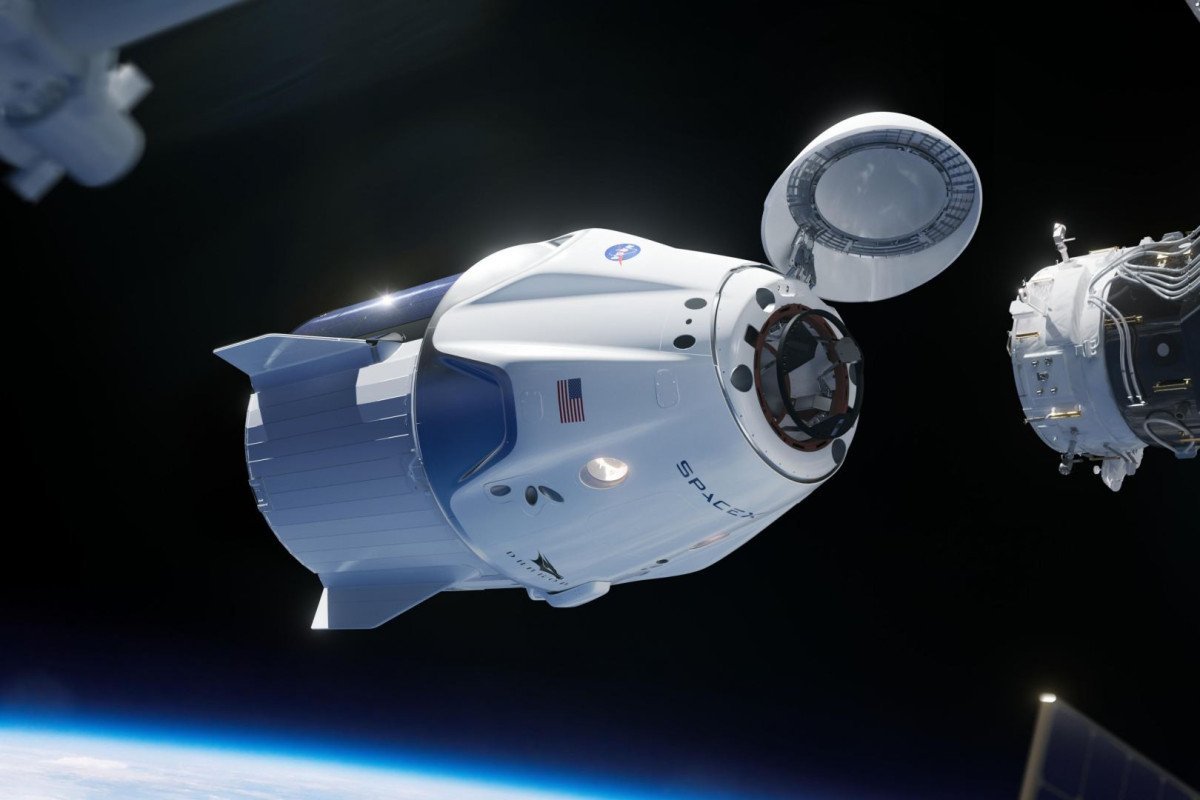 "SpaceX" şirkəti turistlərin olduğu kosmik gəmini BKS-ə göndərib