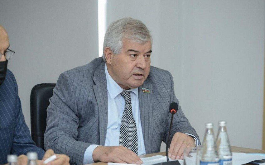 Deputat: "Müəllimin hörmətini aşağı salmaq olmaz"