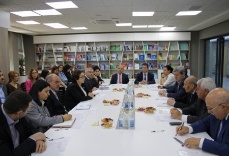 Azərbaycan dili fənni üzrə bilik və bacarıqların qiymətləndirilməsi məsələləri müzakirə edilib
