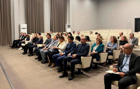 Özəl məktəblərin rəhbərləri ilə görüş keçirilib - FOTO Özəl məktəblərin rəhbərləri ilə görüş keçirilib - FOTO