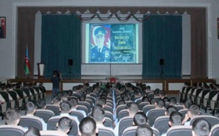 Hərbi institutda şəhid zabitin xatirəsi anılıb