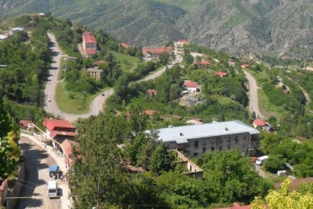 Prezident Laçın şəhərində idman kompleksi ilə tanış olub