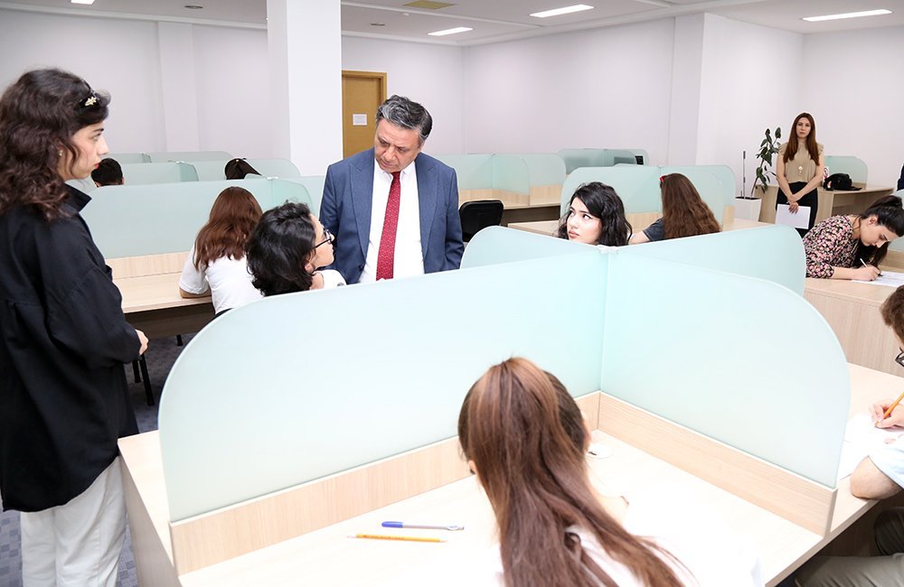 AMEA-nın I kurs magistrantları “Fəlsəfə” fənnindən imtahan veriblər