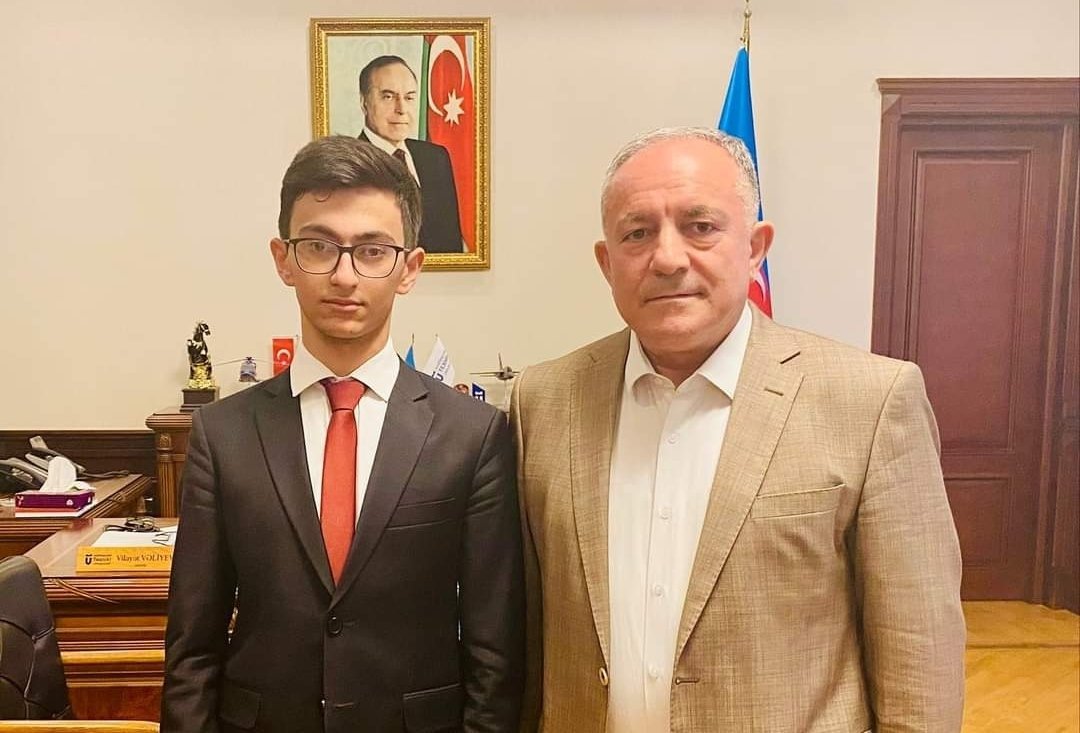 Rektor universitetin yeni tələbə-rektoru ilə görüşüb