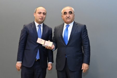 UNEC rektoru Ədalət Muradov təhsil naziri olmaq istəyir? - Rektor nazirə torba tikib?