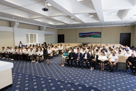 DİM sədri şagirdlərlə görüşüb - FOTO