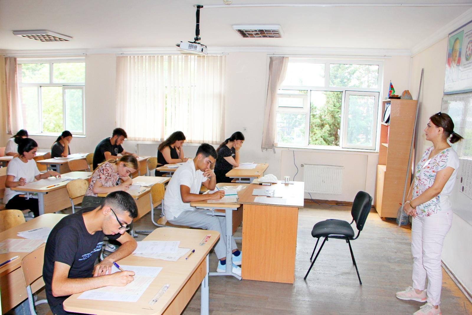 Bugünkü imtahandan 8 abituriyent, 1 nəzarətçi xaric olunub