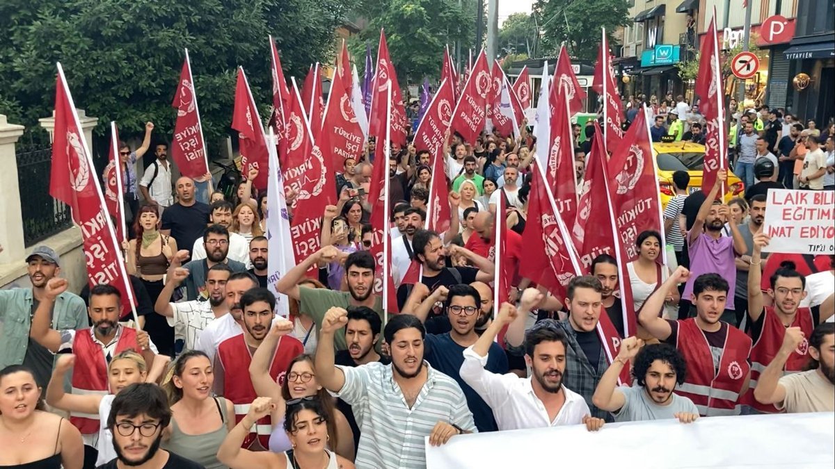 Tələbələrdən nazirə 'qız məktəbləri' mövzusunda reaksiya