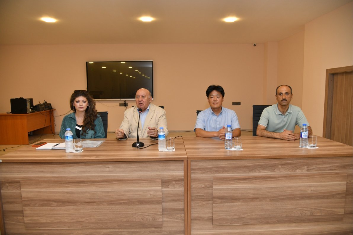 BMU rektoru sonuncu kursu Koreyada təhsil alacaq tələbələrlə görüşüb