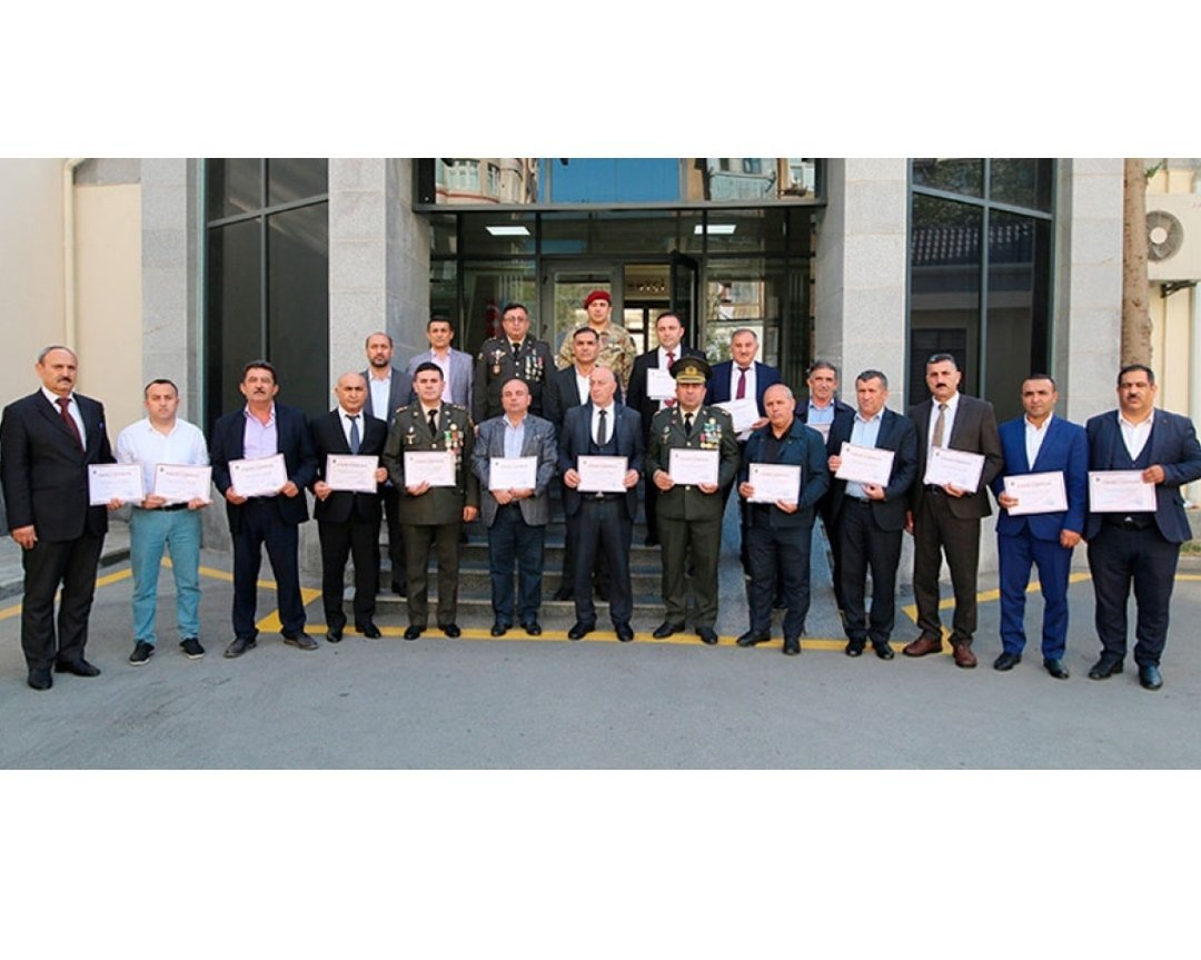 Paytaxtın çağırışaqədərki hazırlıq müəllimləri təltif edilib - FOTO