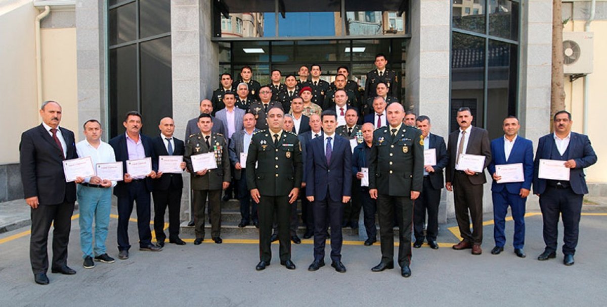 Paytaxtın çağırışaqədərki hazırlıq müəllimləri təltif edilib - FOTO