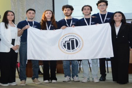 UNEC tələbələri Zəfər Gününə həsr olunan “Breyn rinq” intellektual yarışı keçirib UNEC tələbələri Zəfər Gününə həsr olunan “Breyn rinq” intellektual yarışı keçirib