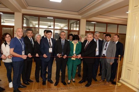 BDU-da III Beynəlxalq Türk Dünyası Kommunikasiya və İncəsənət Simpoziumunun açılışı olub - FOTO BDU-da III Beynəlxalq Türk Dünyası Kommunikasiya və İncəsənət Simpoziumunun açılışı olub - FOTO