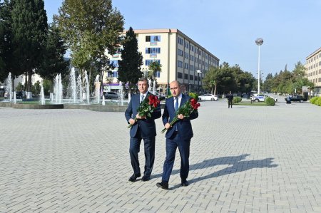 Emin Əmrullayev Şirvanda vətəndaşları qəbul edib - FOTO Emin Əmrullayev Şirvanda vətəndaşları qəbul edib - FOTO