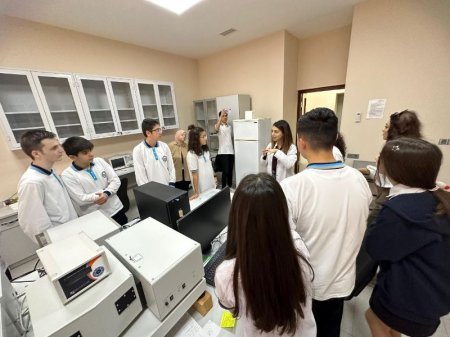 20 nömrəli məktəbin şagirdləri Biofizika İnstitutunu ziyarət ediblər - FOTO 20 nömrəli məktəbin şagirdləri Biofizika İnstitutunu ziyarət ediblər - FOTO