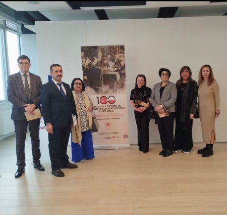 Əlyazmalar İnstitutunun alimi Polşada keçirilən beynəlxalq konfransda məruzə edib - FOTO Əlyazmalar İnstitutunun alimi Polşada keçirilən beynəlxalq konfransda məruzə edib - FOTO