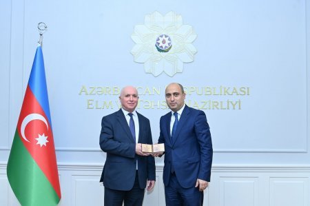 Elm və Təhsil Nazirliyinin əməkdaşlarına dövlət təltifləri təqdim edilib - FOTO Elm və Təhsil Nazirliyinin əməkdaşlarına dövlət təltifləri təqdim edilib - FOTO
