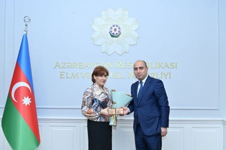 Elm və Təhsil Nazirliyinin əməkdaşlarına dövlət təltifləri təqdim edilib - FOTO Elm və Təhsil Nazirliyinin əməkdaşlarına dövlət təltifləri təqdim edilib - FOTO