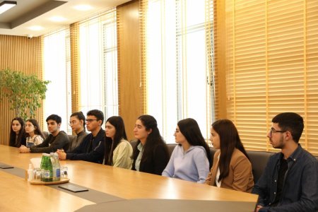 Prezident təqaüdünə layiq görülmüş BDU tələbələri ilə görüş keçirilib - FOTO Prezident təqaüdünə layiq görülmüş BDU tələbələri ilə görüş keçirilib - FOTO