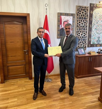 BDU-nun dekanı Türkiyədə Beynəlxalq simpoziumda məruzə edib - FOTO BDU-nun dekanı Türkiyədə Beynəlxalq simpoziumda məruzə edib - FOTO