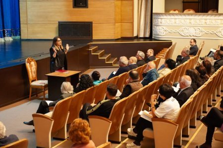 Milli Teatrda “Əsrə bərabər gün” tamaşasının məşqlərinə başlanılıb - FOTO Milli Teatrda “Əsrə bərabər gün” tamaşasının məşqlərinə başlanılıb - FOTO