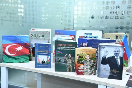 Azİİ e-Kitab Evində 8 Noyabr Zəfər Gününə həsr olunmuş kitab sərgisi keçirilib - FOTO Azİİ e-Kitab Evində 8 Noyabr Zəfər Gününə həsr olunmuş kitab sərgisi keçirilib - FOTO