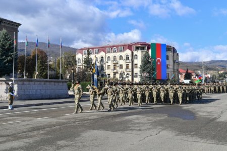 Prezident İlham Əliyev Xankəndidə hərbi paradda iştirak edib - FOTO 