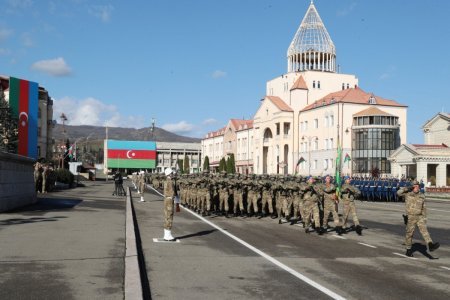 Prezident İlham Əliyev Xankəndidə hərbi paradda iştirak edib - FOTO 