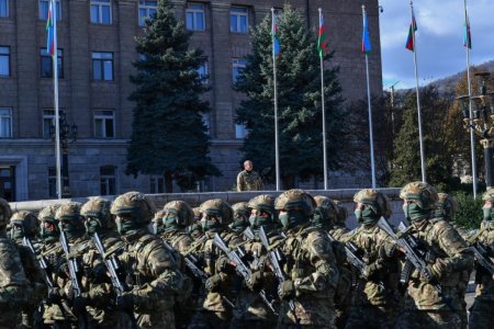 Prezident İlham Əliyev Xankəndidə hərbi paradda iştirak edib - FOTO 
