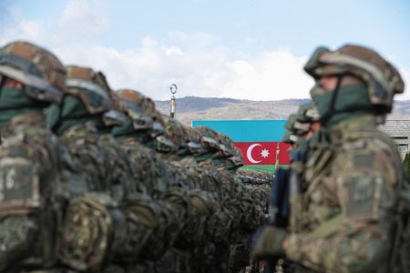 Prezident İlham Əliyev Xankəndidə hərbi paradda iştirak edib - FOTO 