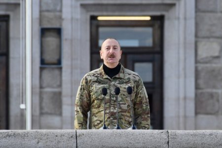 Prezident İlham Əliyev Xankəndidə hərbi paradda iştirak edib - FOTO 