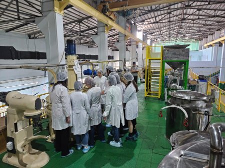 BDU tələbələri “Herba Flora” şirkətində olublar - FOTO