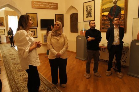 “The Man Booker”in mükafatçısı Nizami Muzeyinin qonağı olub - FOTO