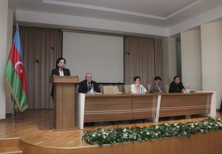 Rektor birinci kurs tələbələri ilə görüşüb
