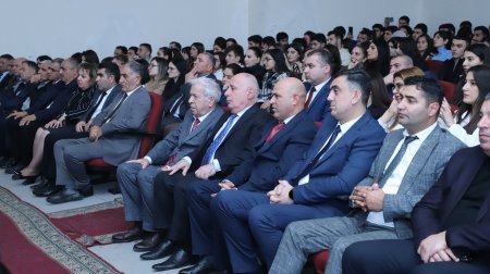 LDU- nun kollektivi “Cəmilə” tamaşasını izləyib