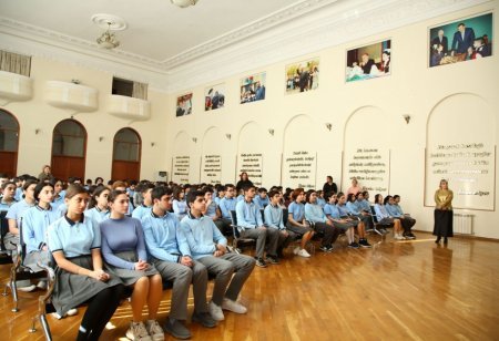 Televiziya rəhbəri “Məktəbdə...” layihəsində - FOTO Televiziya rəhbəri “Məktəbdə...” layihəsində - FOTO