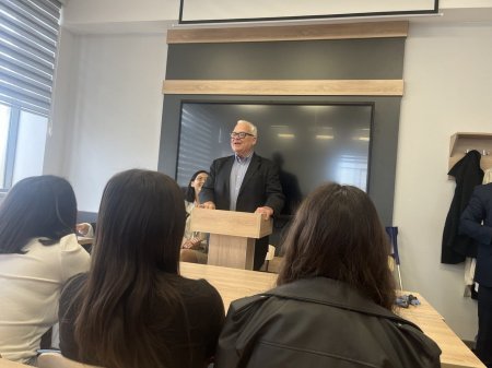 Corc Vaşinqton Universitetinin müəllimləri BDU tələbələri ilə görüşüb - FOTO