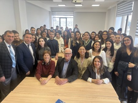 Corc Vaşinqton Universitetinin müəllimləri BDU tələbələri ilə görüşüb - FOTO
