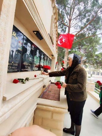 Qazi müəllimin kitabının təqdimatı keçirilib - FOTO Qazi müəllimin kitabının təqdimatı keçirilib - FOTO