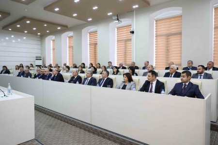 Həsən Həsənov Ulu Öndər Heydər Əliyev barədə xatirələrini UNEC kollektivi ilə bölüşüb