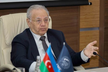 Həsən Həsənov Ulu Öndər Heydər Əliyev barədə xatirələrini UNEC kollektivi ilə bölüşüb