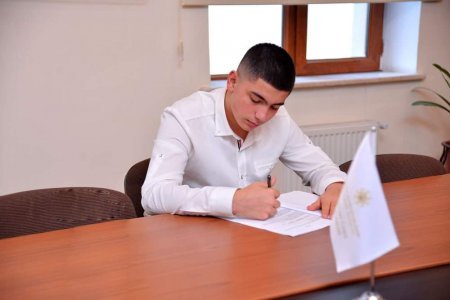 Bakıda istedadlı şagirdlər üçün eksternat qaydasında imtahan keçirilib - FOTO