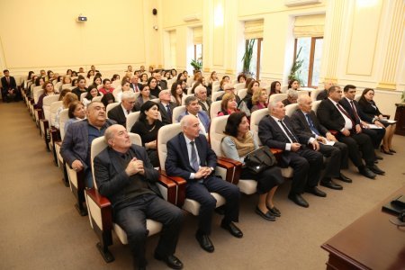Ədəbiyyat İnstitutunun illik elmi hesabatı təqdim olunub - FOTO Ədəbiyyat İnstitutunun illik elmi hesabatı təqdim olunub - FOTO