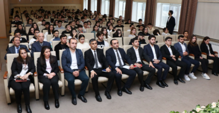 AzMİU-da rektor MİT fakültəsinin I kurs tələbələri ilə görüşüb