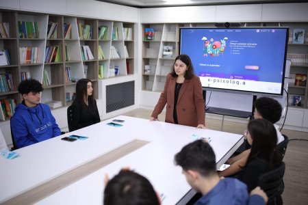 Dövlət İmtahan Mərkəzində şəhid övladları ilə görüş keçirilib - FOTO Dövlət İmtahan Mərkəzində şəhid övladları ilə görüş keçirilib - FOTO