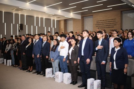 Dövlət İmtahan Mərkəzində şəhid övladları ilə görüş keçirilib - FOTO Dövlət İmtahan Mərkəzində şəhid övladları ilə görüş keçirilib - FOTO